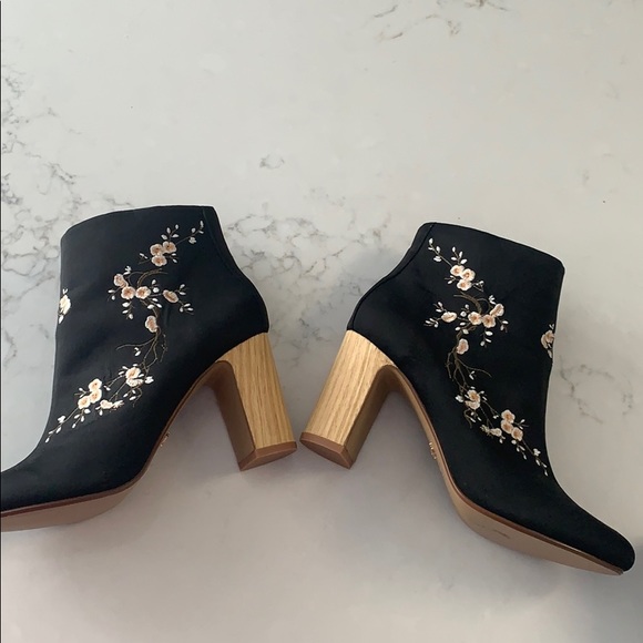 Nanette Lepore ankle boots - Picture 7 of 12